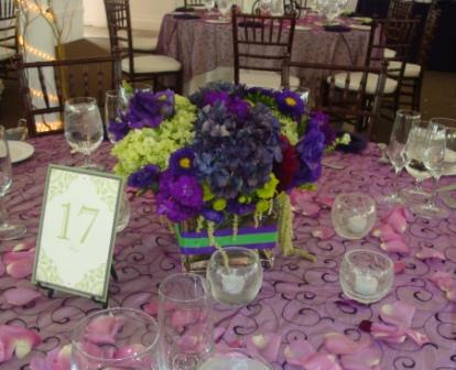 These are the short centerpieces All the centerpieces had hydrangea 