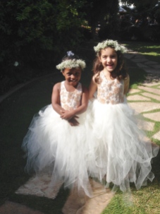 Aren't they just the cutest. There where actually 3 but here are 2 of them with their baby's breath halos.